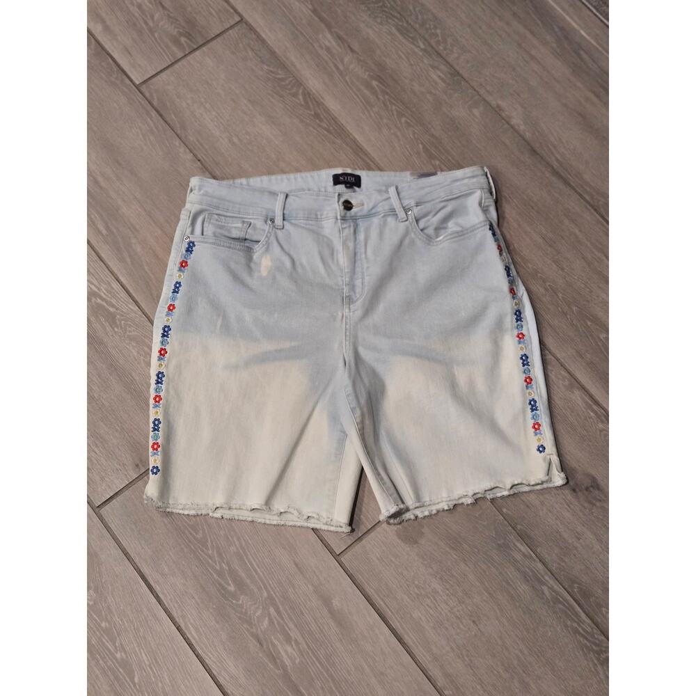 NYDJ (Not Your Daughter's Jeans) Bermuda Shorts Color: Light Wash Size: 14 - Picture 2 of 7